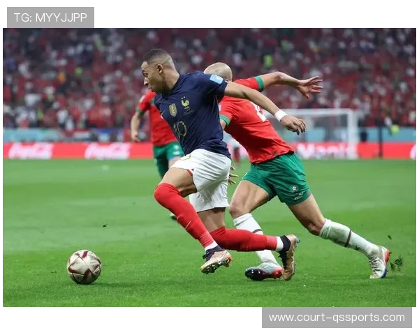 足球传奇人物集结 漫画风格的百位球星齐聚一堂